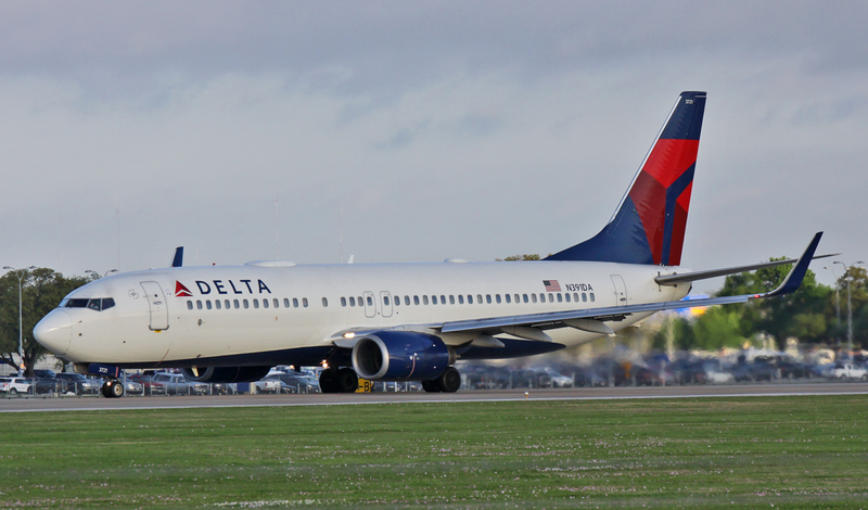 Boeing 737-832